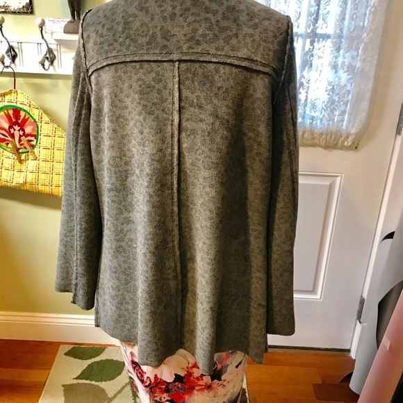 Very soft. High low. Stretch fabric jacket. - Picture 5 of 6